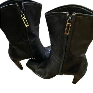 Vintage Gucci by Tom Ford black leather ankle boots belt